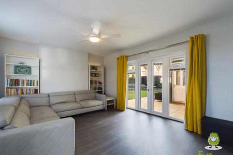 8 Doric Avenue, Chineham, Basingstoke, RG24 8NW