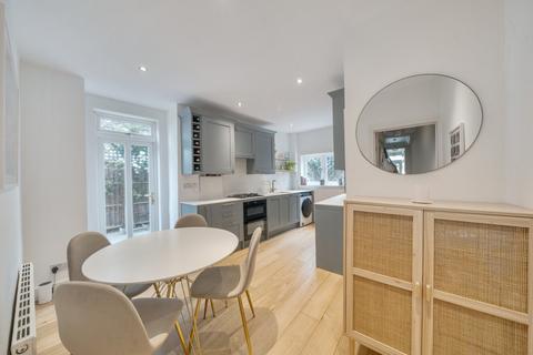 116 Replingham Road, London, SW18 5LN