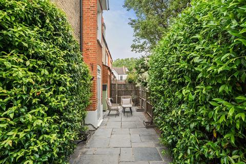 116 Replingham Road, London, SW18 5LN