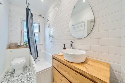 116 Replingham Road, London, SW18 5LN