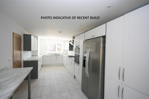 4 bedroom semi-detached house for sale, Steyning Avenue, Peacehaven