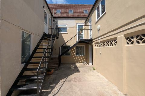 undefined, Flat 7, 21 The Causeway, Chippenham, Wiltshire SN15 3DB