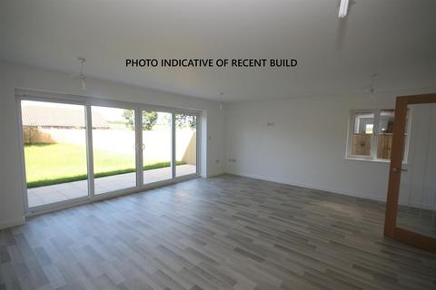 4 bedroom semi-detached house for sale, Steyning Avenue, Peacehaven