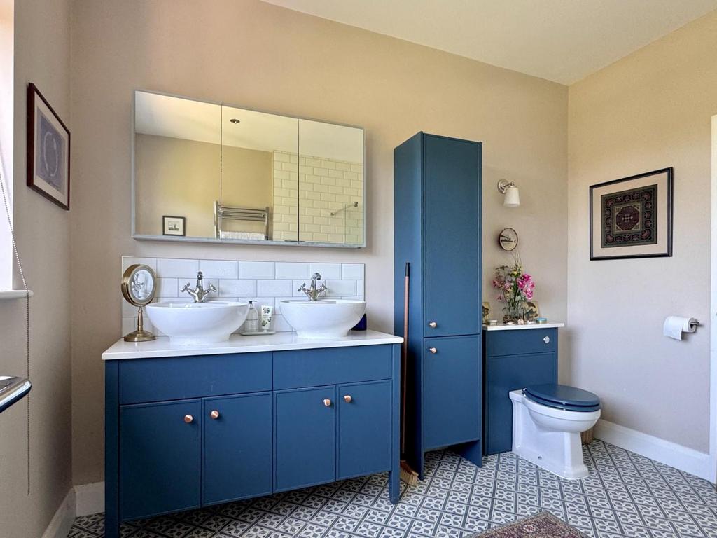 En-Suite 1