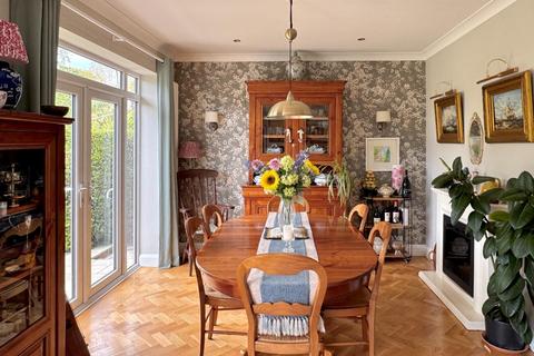 5 bedroom detached house for sale, Plymouth Road, Penarth