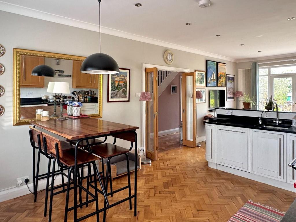 Kitchen/Breakfasting/Living Room
