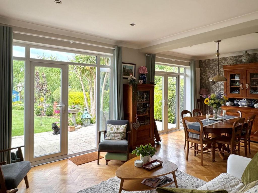 Kitchen/Breakfasting/Living Room