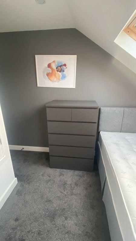 A cozy and well-maintained double bedroom featu...
