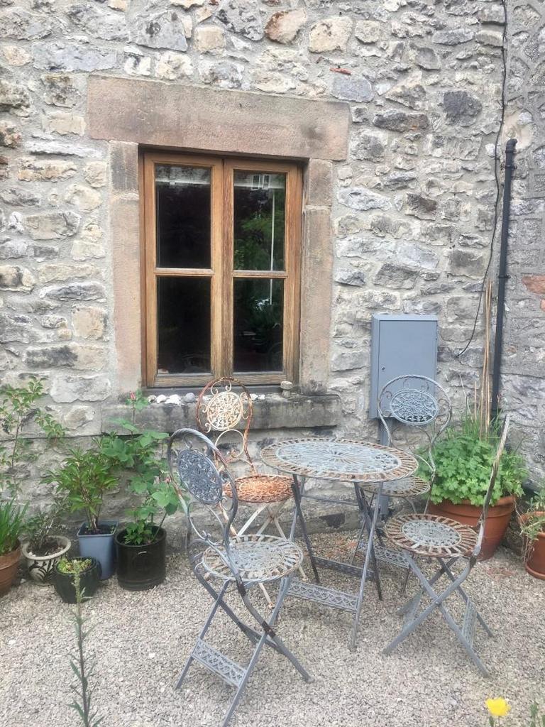 Table and chairs.jpg