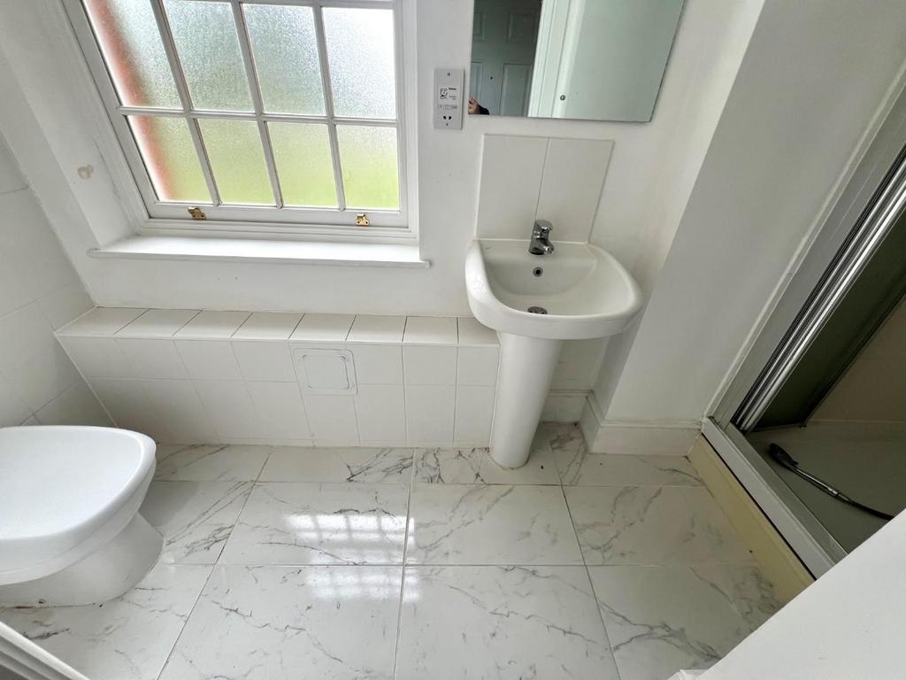 Shower Room.jpg