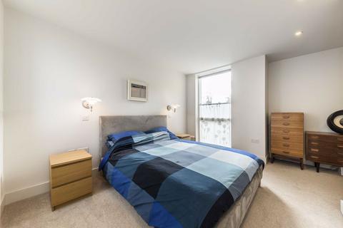 3 bedroom house to rent, Hayward Mews, London SE4