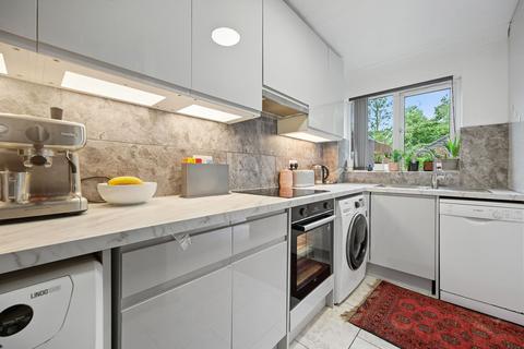 46 Vellum Drive, Carshalton, SM5 2TN