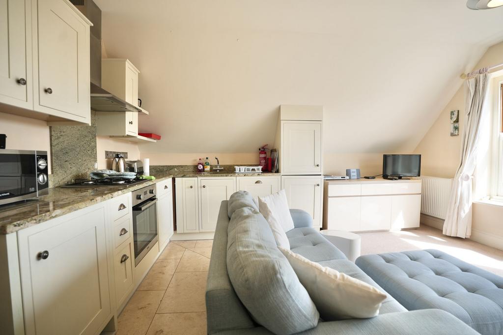 Lounge/Kitchen