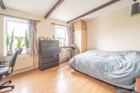 31 Tash Place, London, N11 1PA