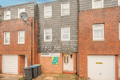 31 Tash Place, London, N11 1PA