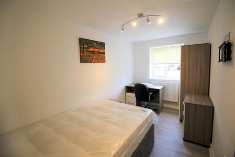 6 bedroom semi-detached house to rent, *£90pppw Excluding Bills* Fletcher Road, Beeston
