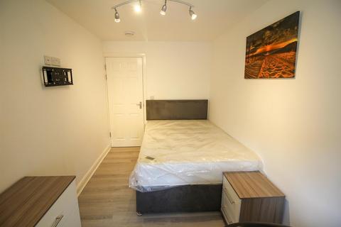 6 bedroom semi-detached house to rent, *£90pppw Excluding Bills* Fletcher Road, Beeston