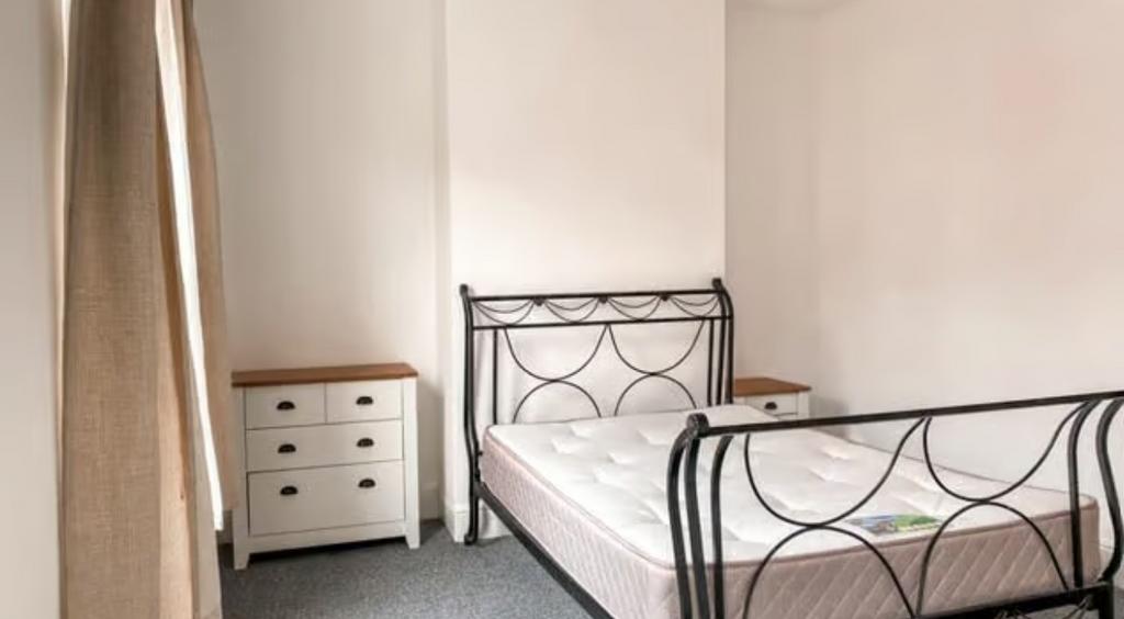 A neatly presented double bedroom featuring a s...
