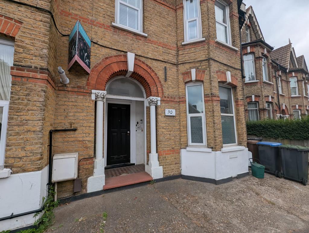 1-Bedroom ground flat in bromley