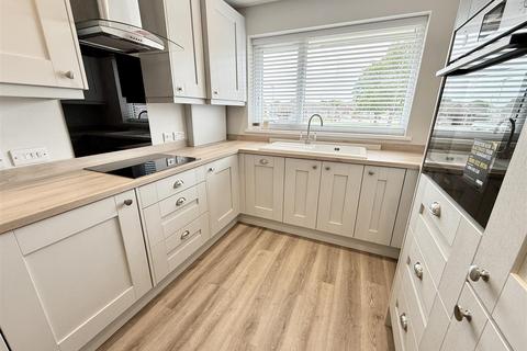 6 Chedgrave Road, Lowestoft, NR33 9DZ