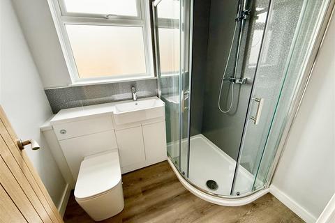 6 Chedgrave Road, Lowestoft, NR33 9DZ