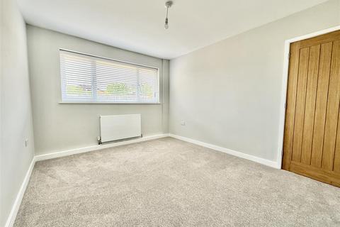 6 Chedgrave Road, Lowestoft, NR33 9DZ