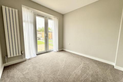 6 Chedgrave Road, Lowestoft, NR33 9DZ