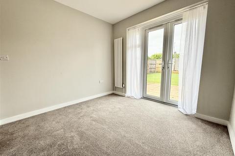 6 Chedgrave Road, Lowestoft, NR33 9DZ