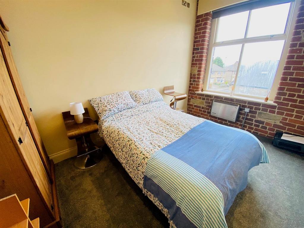 Bed 2.jpg
