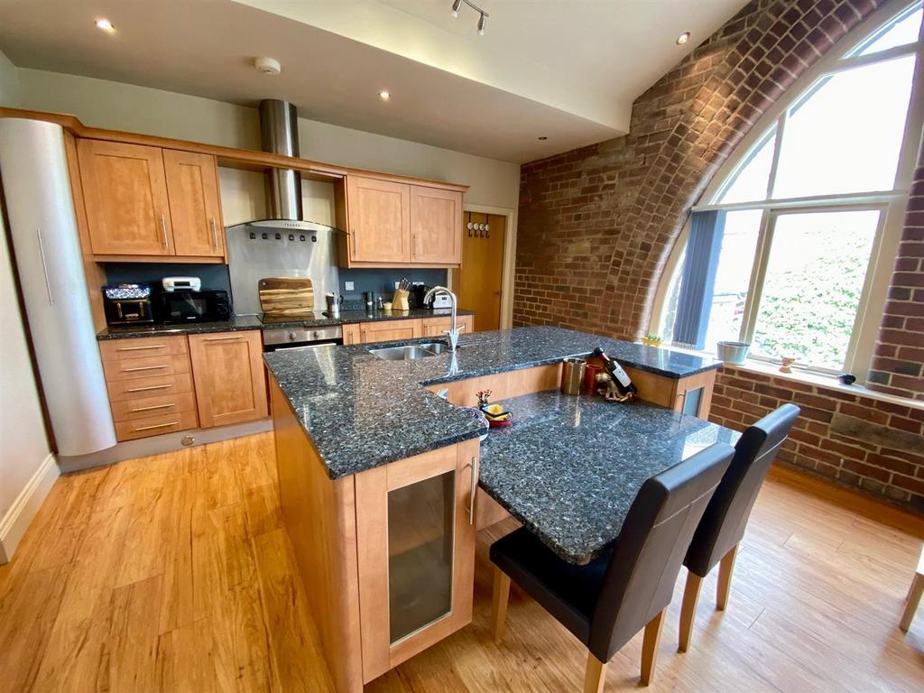 Kitchen area 1.jpg