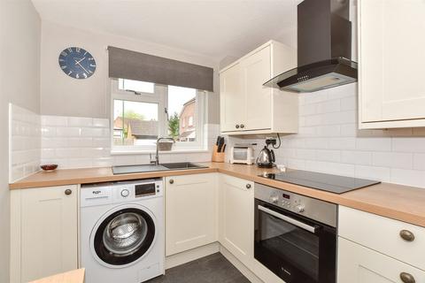 34 Windsor Close, Southwater, Horsham, RH13 9XH