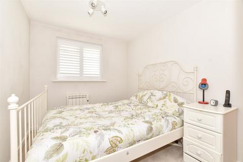 34 Windsor Close, Southwater, Horsham, RH13 9XH