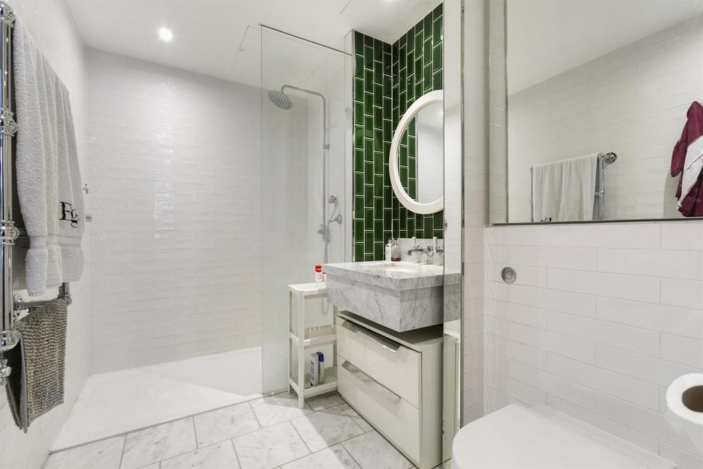 Bathroom (2).jpg