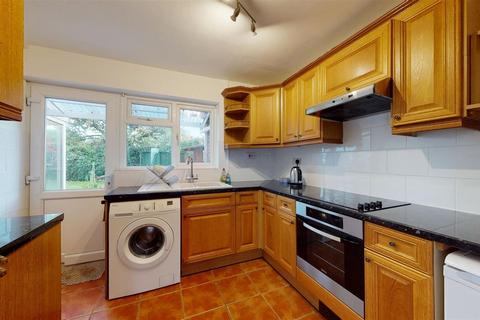 2 bedroom detached house to rent, Carlton Hill, Herne Bay, Kent, CT6