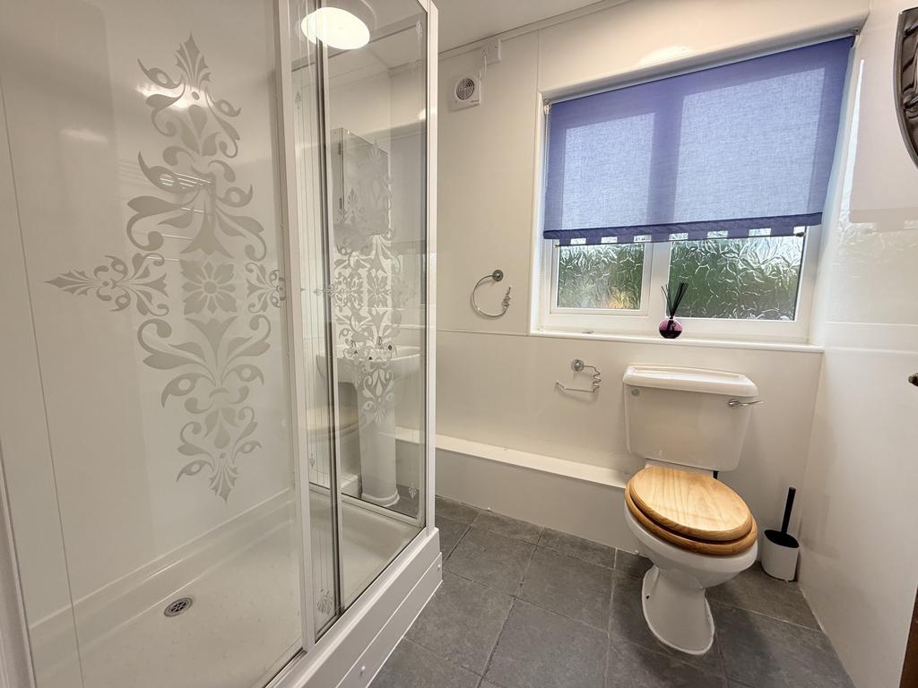29 Mosspark Crescent, Dumfries, DG1 4 PQ - Braidwoo