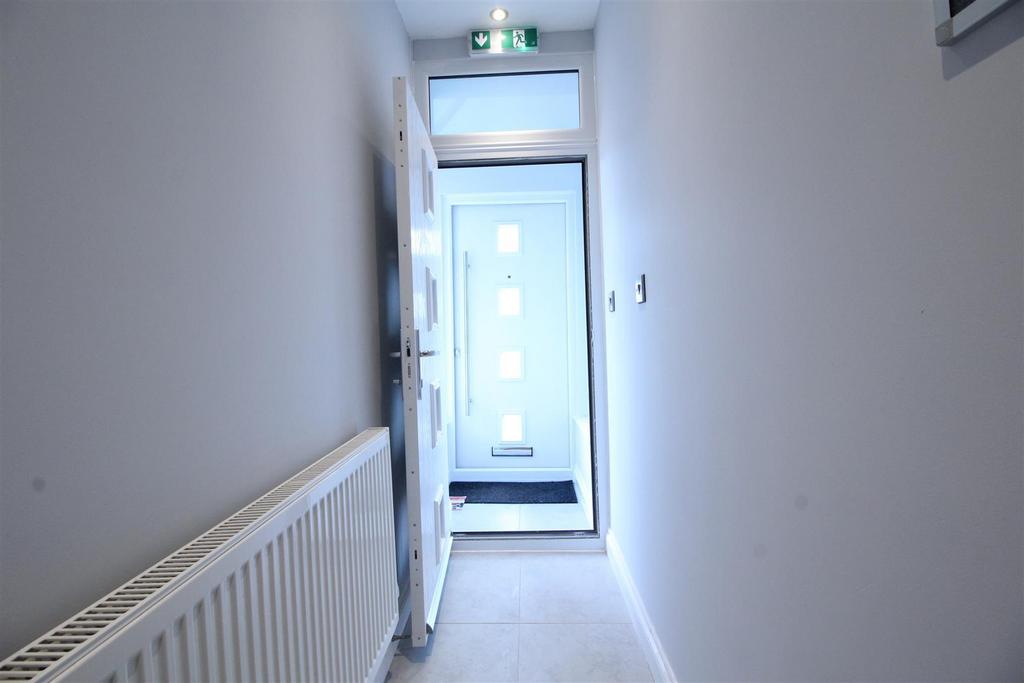 BUCkj Xq Zk0 O4 Qem Eq Hy71w.jpg