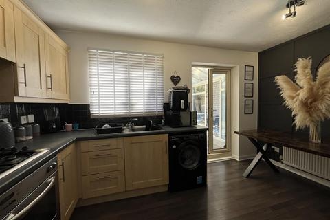 2 bedroom semi-detached house for sale, Royd Moor Road, Bradford BD4