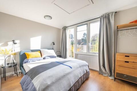 151 Tavistock Crescent, London, W11 1AE