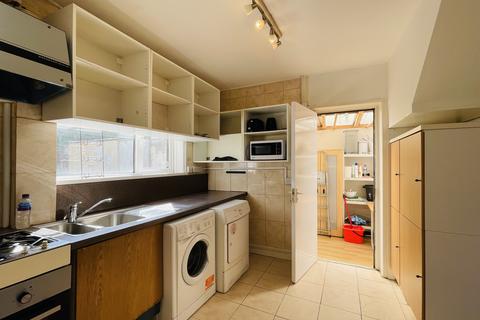 4 bedroom semi-detached house to rent, Landseer Avenue, Bristol BS7