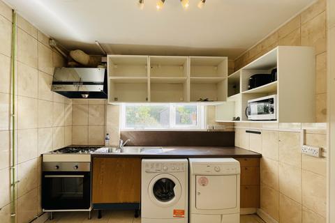 4 bedroom semi-detached house to rent, Landseer Avenue, Bristol BS7