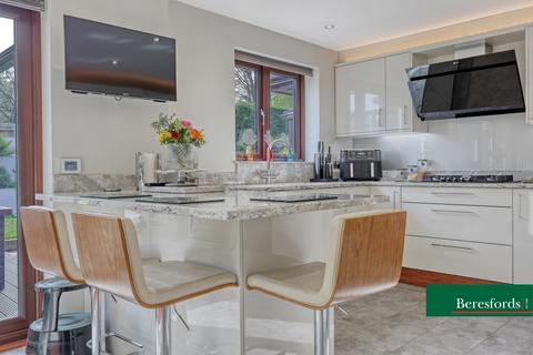 2 Halstead Way, Hutton, Brentwood, CM13 1YQ
