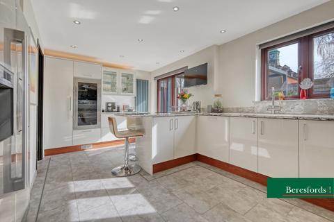 2 Halstead Way, Hutton, Brentwood, CM13 1YQ