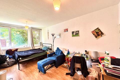 3 bedroom flat to rent, Barnardo Street, London E1