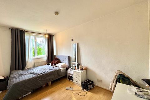 3 bedroom flat to rent, Barnardo Street, London E1