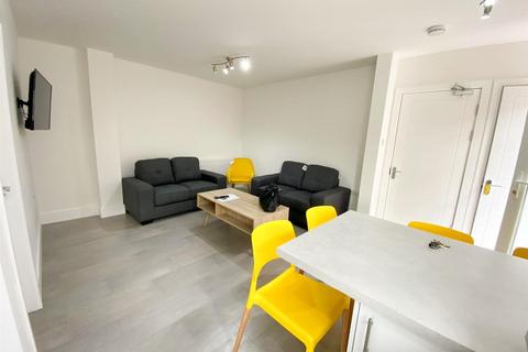 5 bedroom detached house to rent, *£137pppw Excluding Bills* Warwick Avenue, Beeston