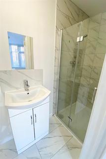 5 bedroom detached house to rent, *£137pppw Excluding Bills* Warwick Avenue, Beeston