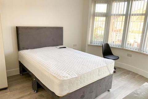 5 bedroom detached house to rent, *£137pppw Excluding Bills* Warwick Avenue, Beeston