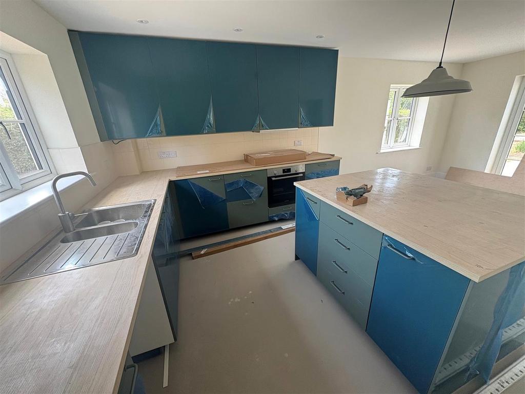 Kitchen 1.jpg