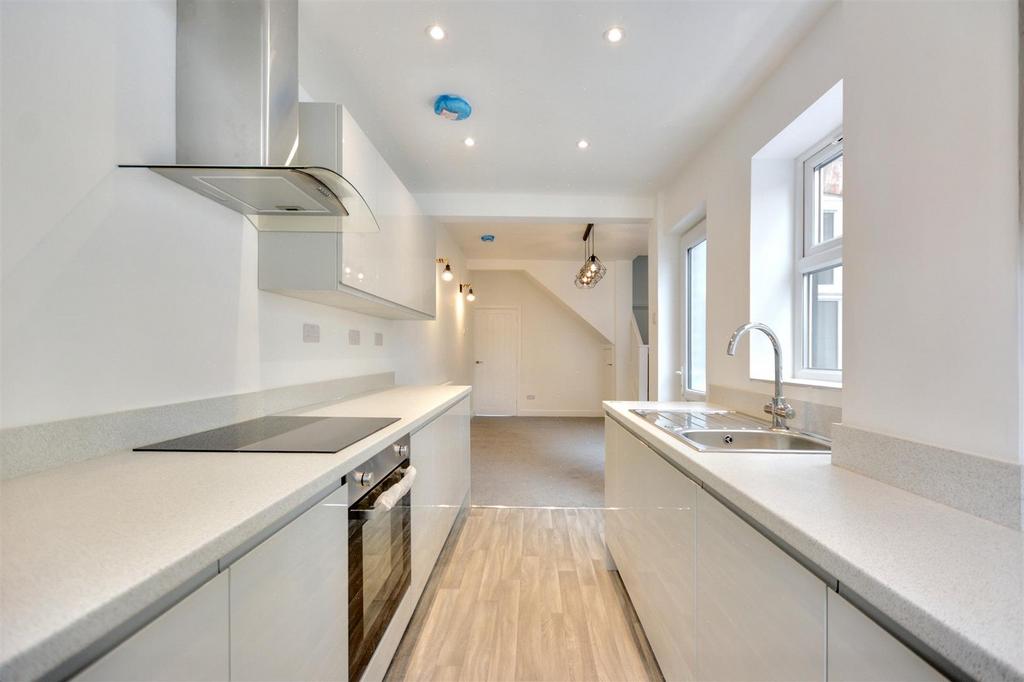 Kitchen 2.jpeg