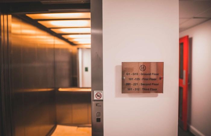 Well-maintained and modern reception area featu...